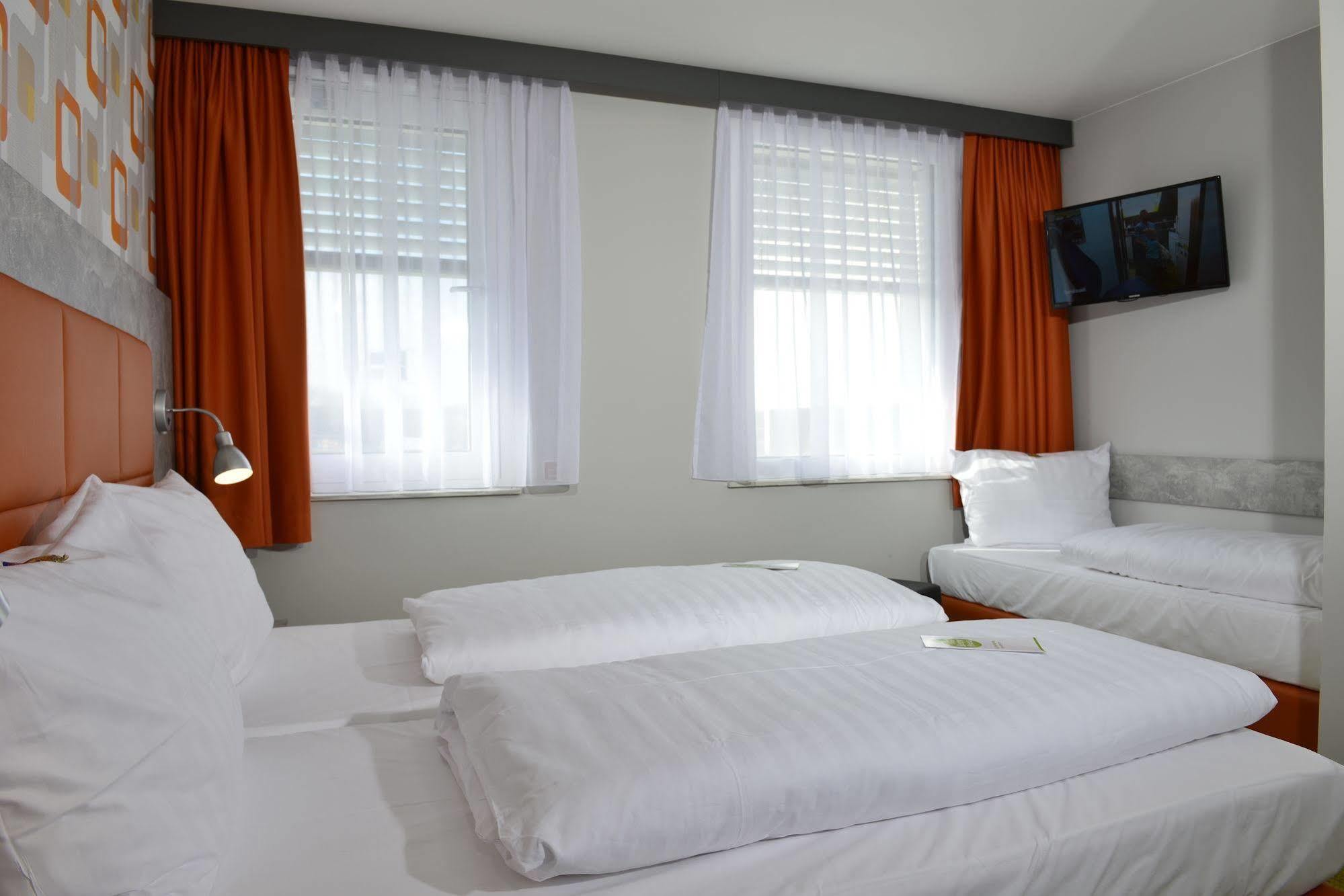 Sleepysleepy Hotel Giessen Linden  Exterior foto